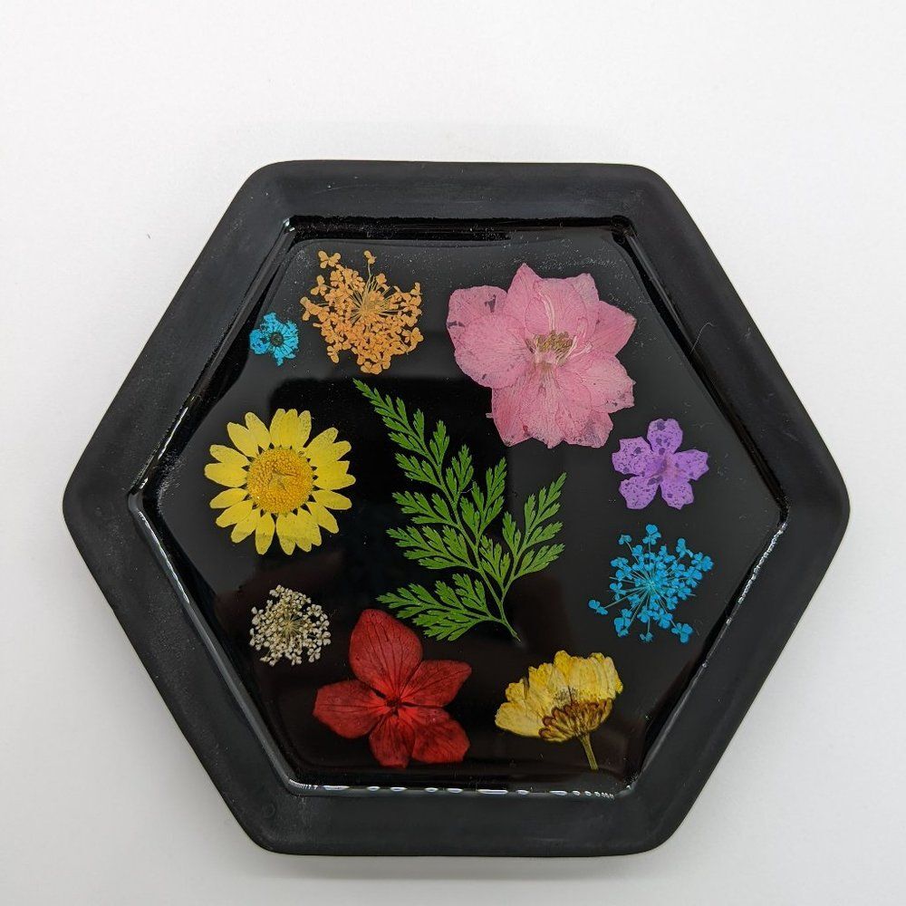 Trinket Dish Black w/ Dried Flowers